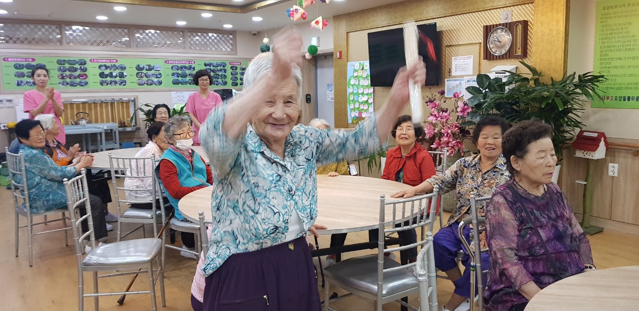 2041977679_AfW8ok3c_fa3f2c5d09684cf439f01df9ec6112691d94b2a2.jpg 이미지크게보기