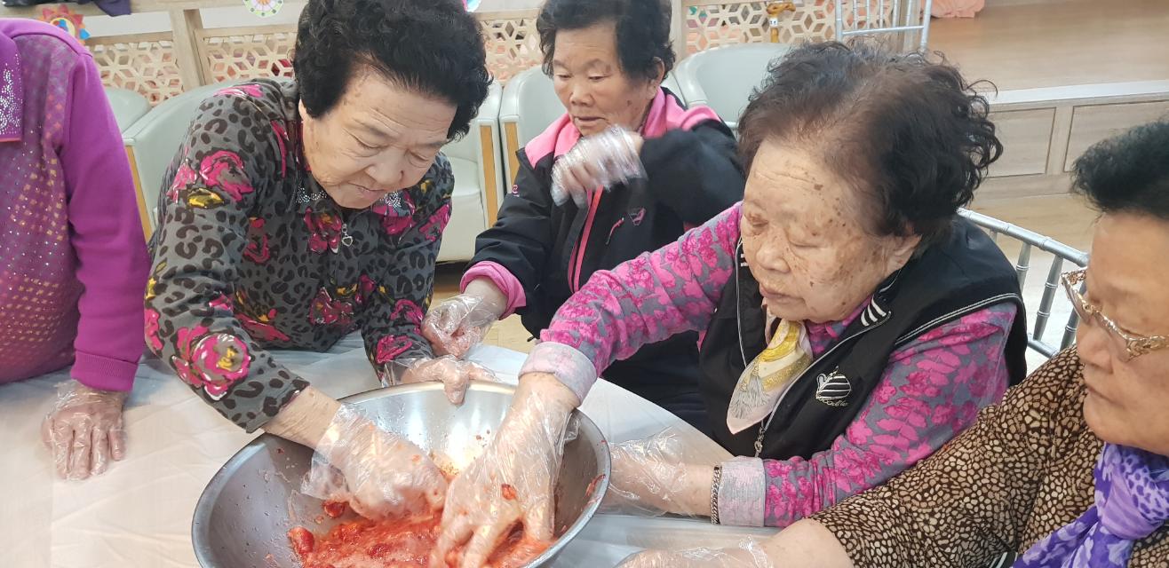 2041977679_DeQyRCFX_802935fcc784cc60da683c9c3ab4ee613e538195.jpg 이미지크게보기