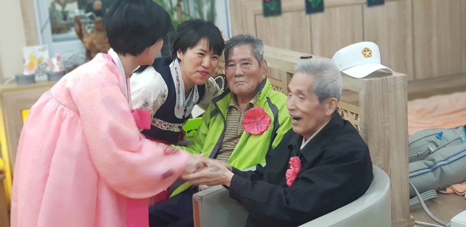 2041977679_GbQuqoMg_bc4243eb1fb69017c70197c75137c89378599bd3.jpg 이미지크게보기