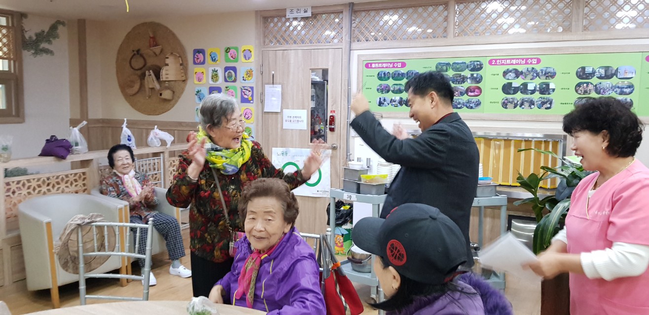 2041977679_RdYuwsbi_e48fc5ac4353bcac1b26684d5a2307e3ea095ac0.jpg 이미지크게보기