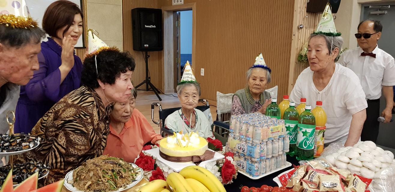 2041977679_lT9C3nGU_5846cb9fde5dd7f8570cd4d66c493665c65231f7.jpg 이미지크게보기