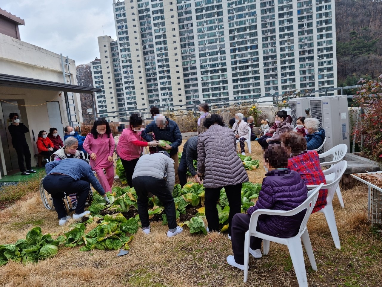 2041987194_NMPDr75w_b7b963854ad19faa7202d38da996643d9d00abbc.jpg 이미지크게보기