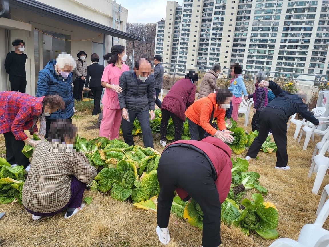 2041987194_ZJSKavTC_5963cde423e4c1f59c8b3755c9497fc17f3295cf.jpg 이미지크게보기