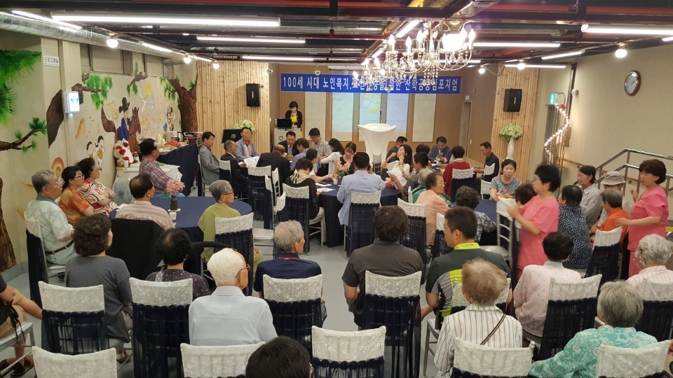 3695598613_LartobMm_2d64b2dc3b721e991592c9966392b483b287447b.jpg 이미지크게보기